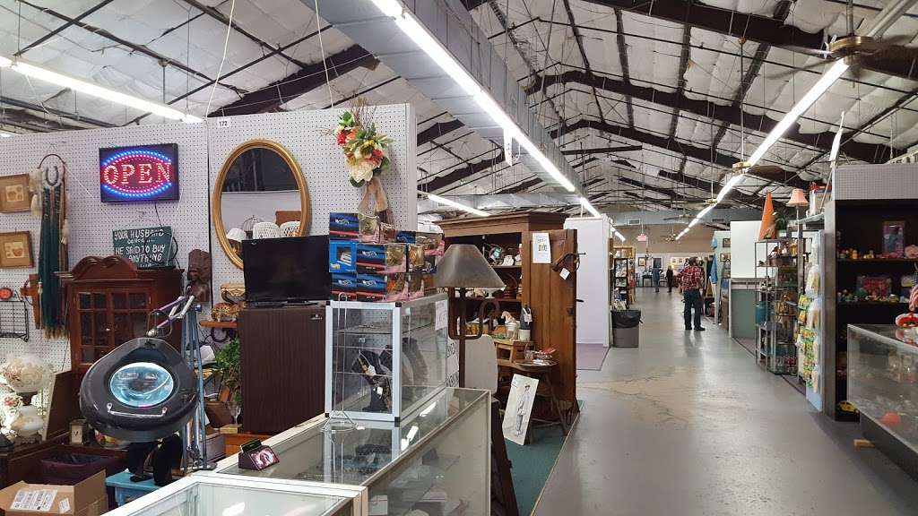 Market Place Antiques W Mall | 10940 Katy Fwy, Houston, TX 77043, USA | Phone: (713) 467-2299