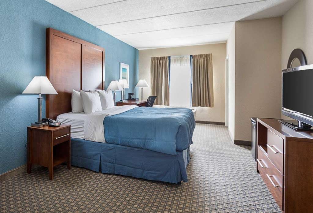 Quality Inn & Suites Heritage Park | 2039 E Irlo Bronson Memorial Hwy, Kissimmee, FL 34744, USA | Phone: (407) 449-4777