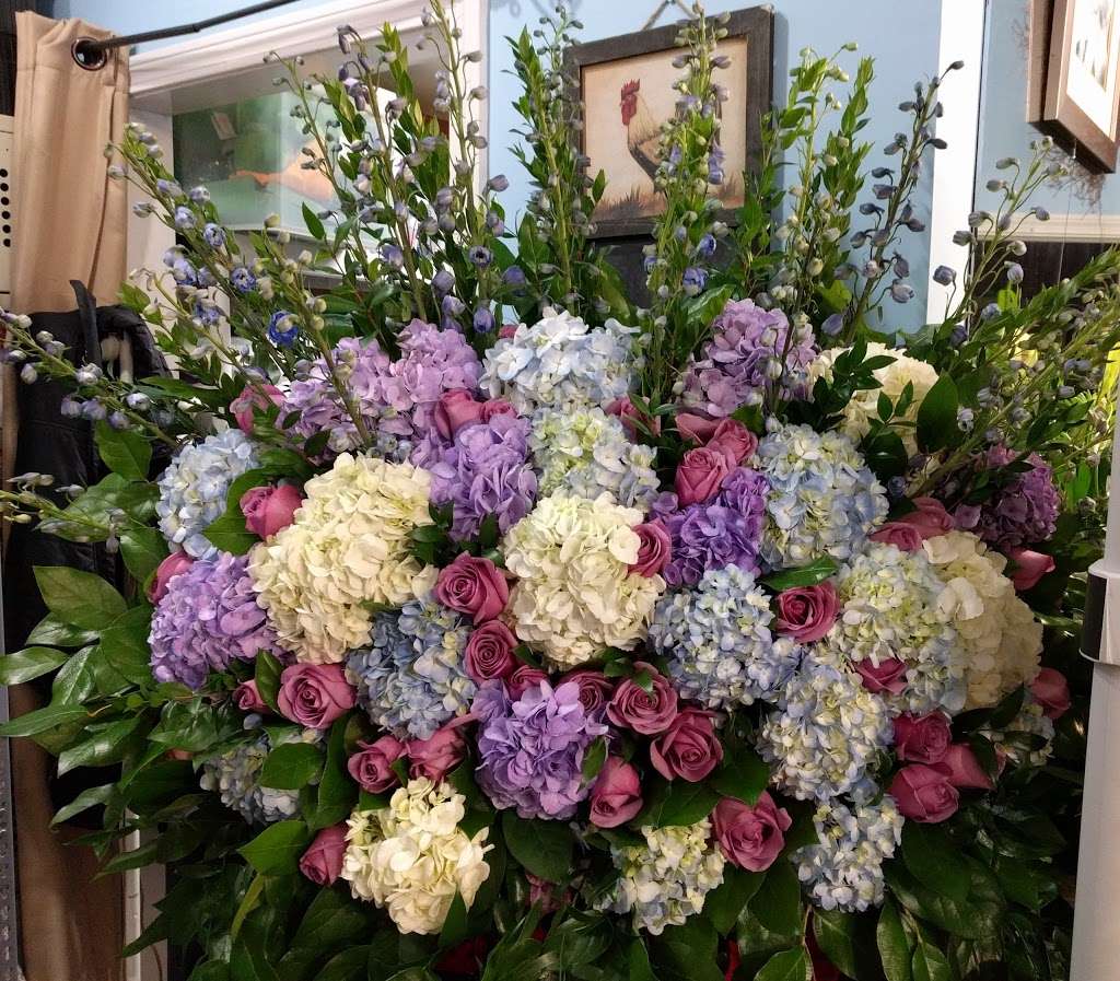 A Whole Bunch Flower Market | 326 Cambridge St, Burlington, MA 01803, USA | Phone: (781) 221-0016