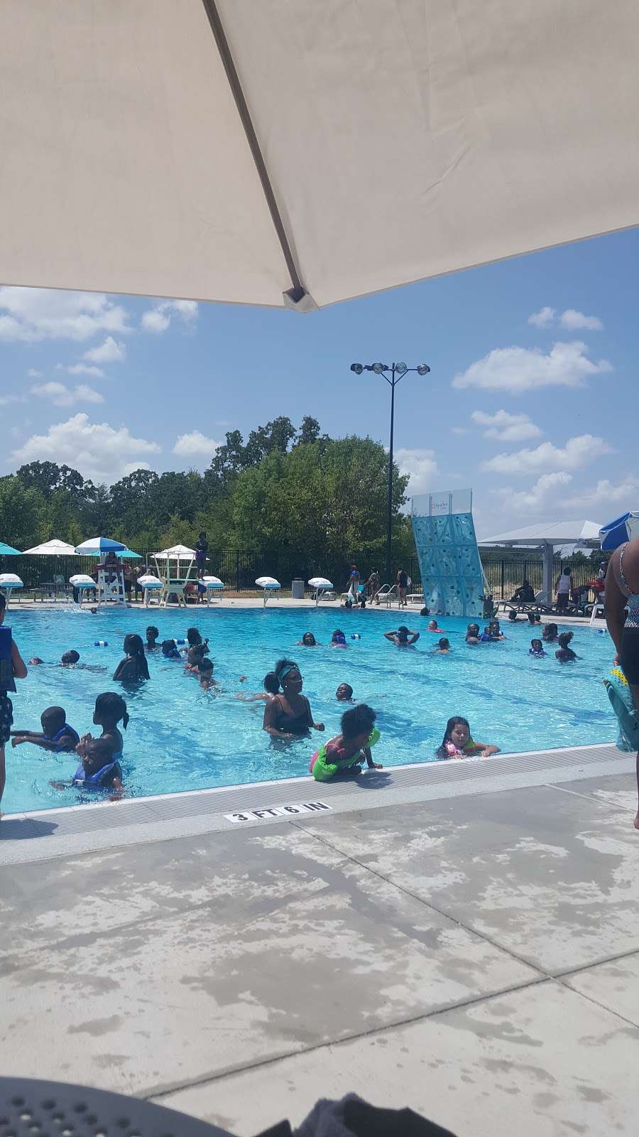 The Cove Aquatic Center at Crawford | 375 S Prairie Creek Rd, Dallas, TX 75217 | Phone: (214) 670-6720