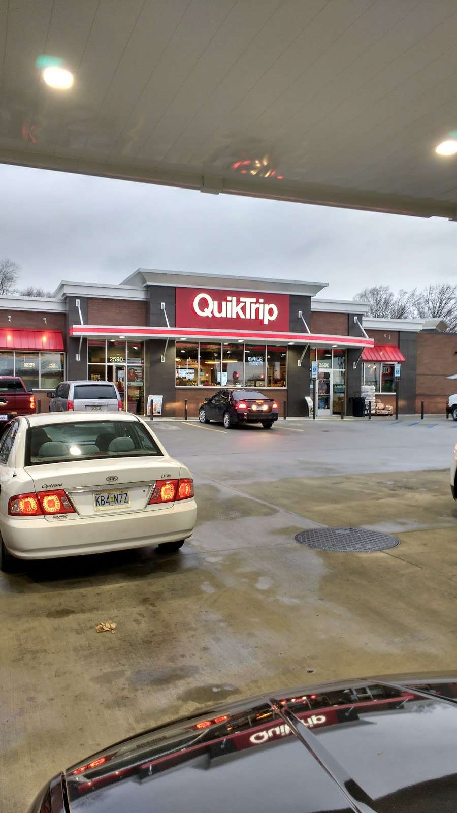 QuikTrip | 2590 NE 72nd St, Gladstone, MO 64118, USA | Phone: (816) 468-4366