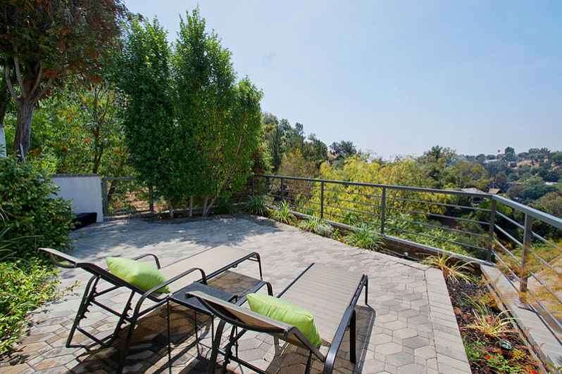 Hollywood Hills VRBO | 2773 Pelham Pl, Los Angeles, CA 90068, USA | Phone: (204) 945-9001