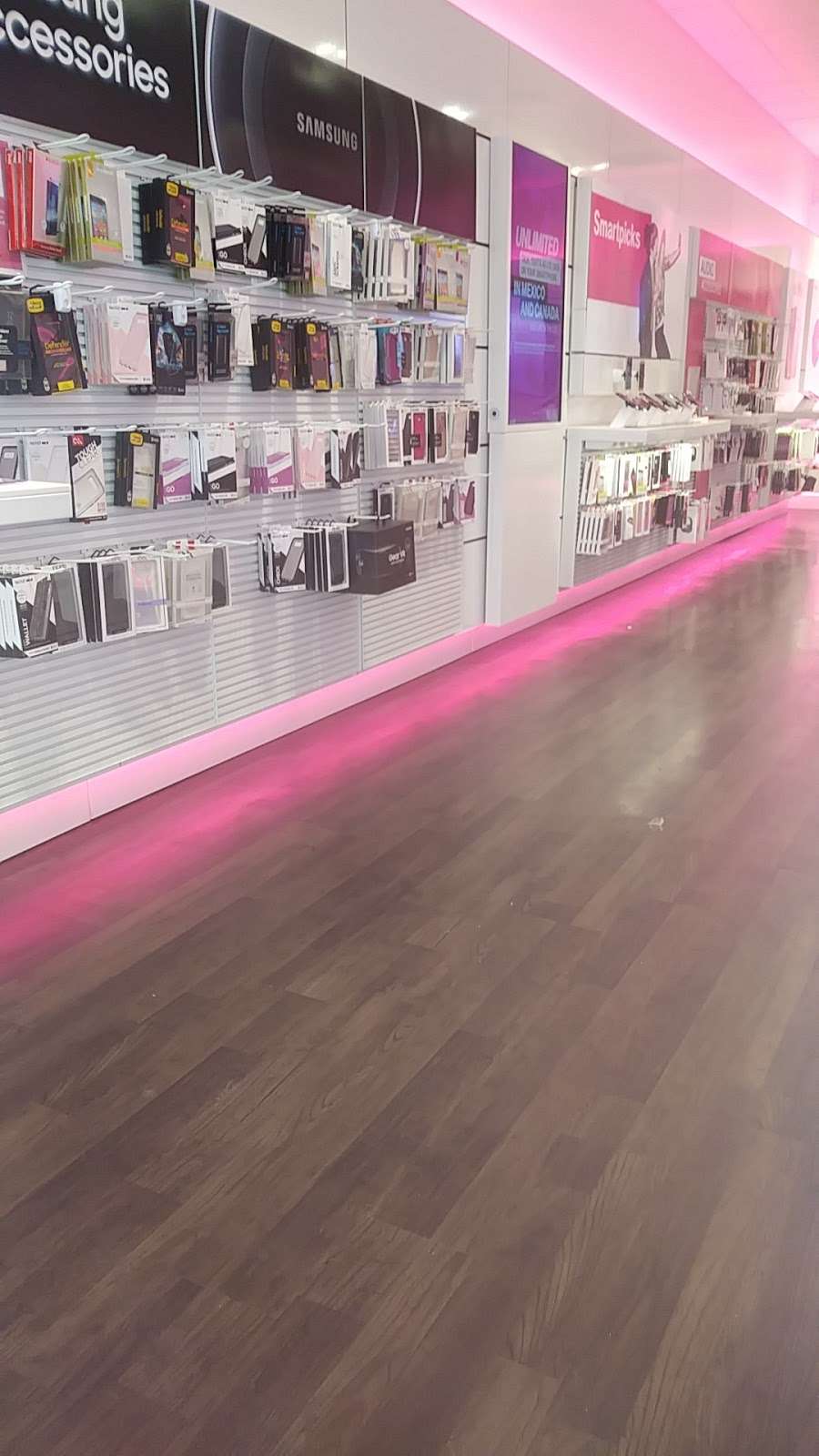 T-Mobile | 2460 Market St NE, Washington, DC 20018, USA | Phone: (202) 470-3699