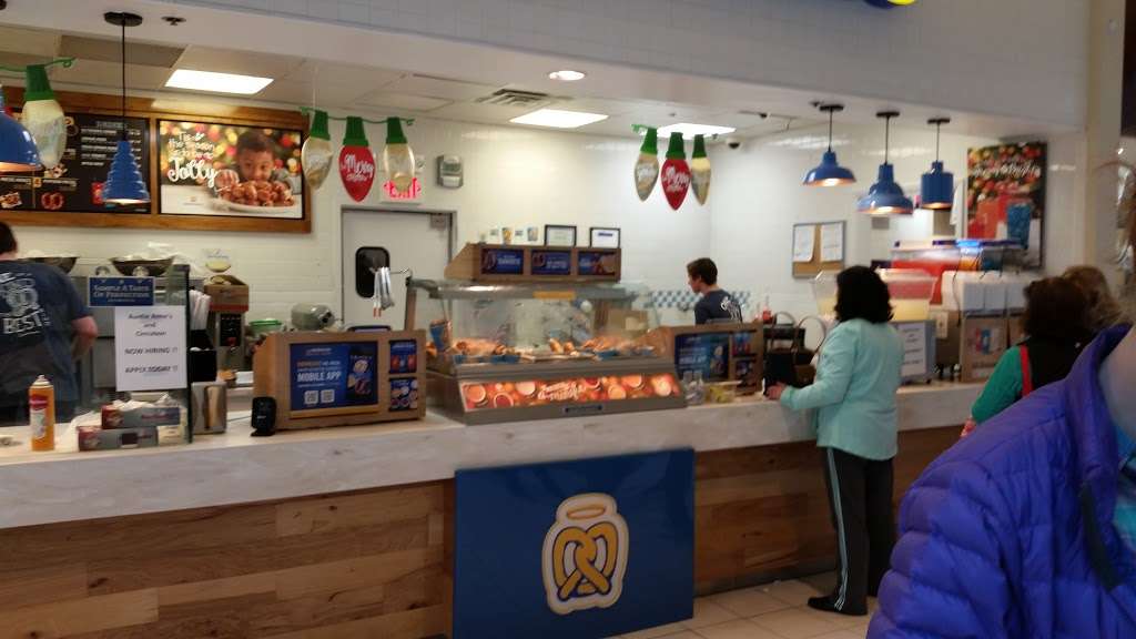 Auntie Annes | 3710 U.S. 9, Freehold, NJ 07728, USA | Phone: (732) 780-9024