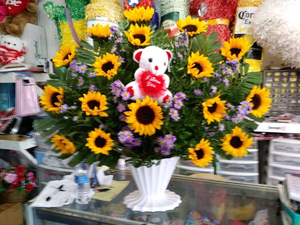 Blanquitas Flower Shop | 2701 Telephone Rd, Houston, TX 77023 | Phone: (713) 921-3819