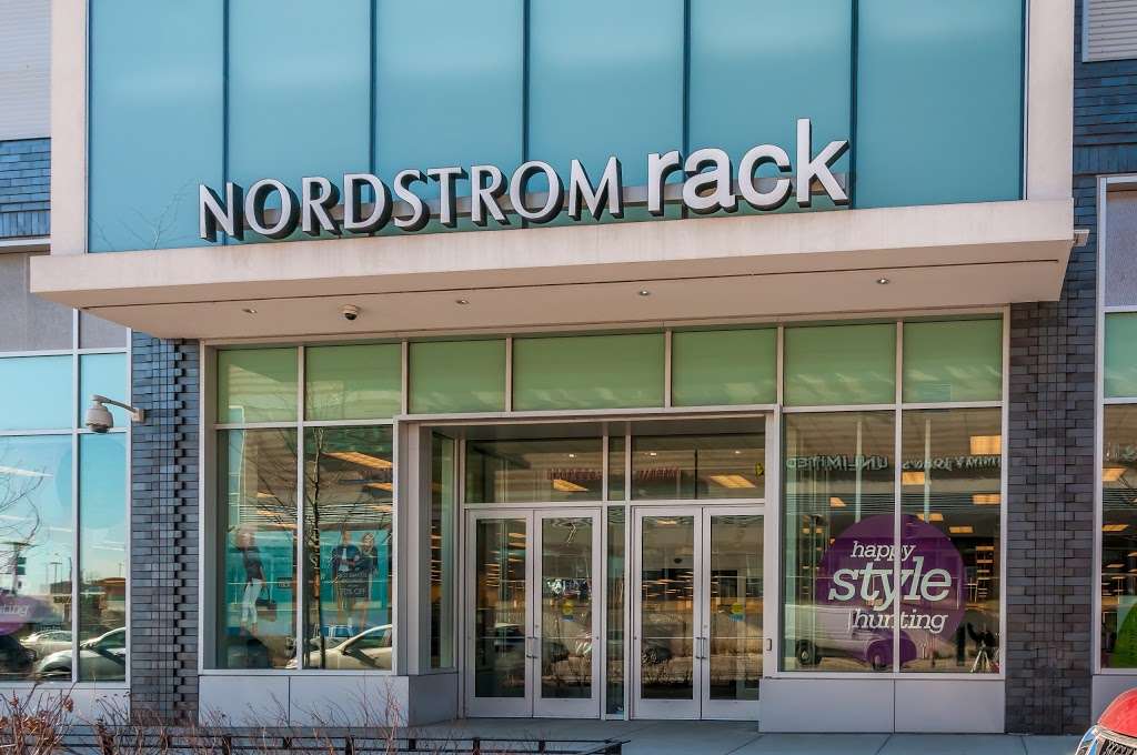 Nordstrom Rack South Loop | 1118 S Canal St, Chicago, IL 60607, USA | Phone: (312) 276-6201