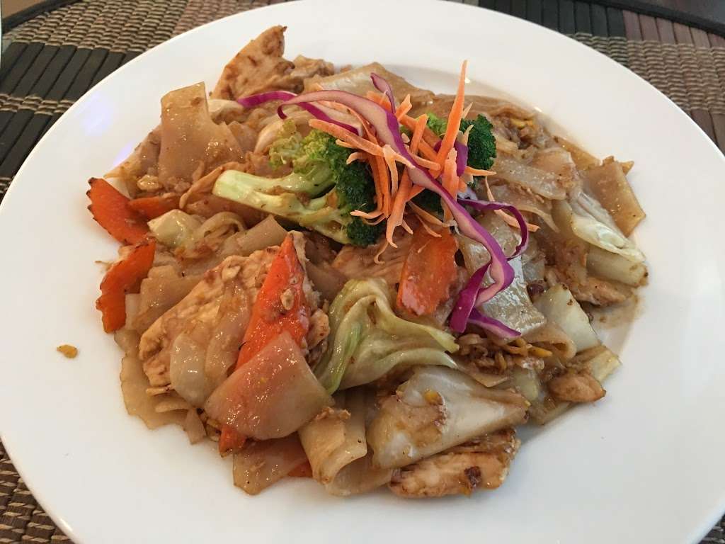 Thaiverse Restaurant | 19 E Broad Way, Lovettsville, VA 20180, USA | Phone: (703) 628-2444