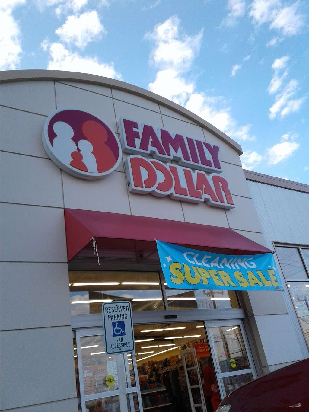 Family Dollar | 6110 W Commerce St, San Antonio, TX 78237, USA | Phone: (210) 774-5109