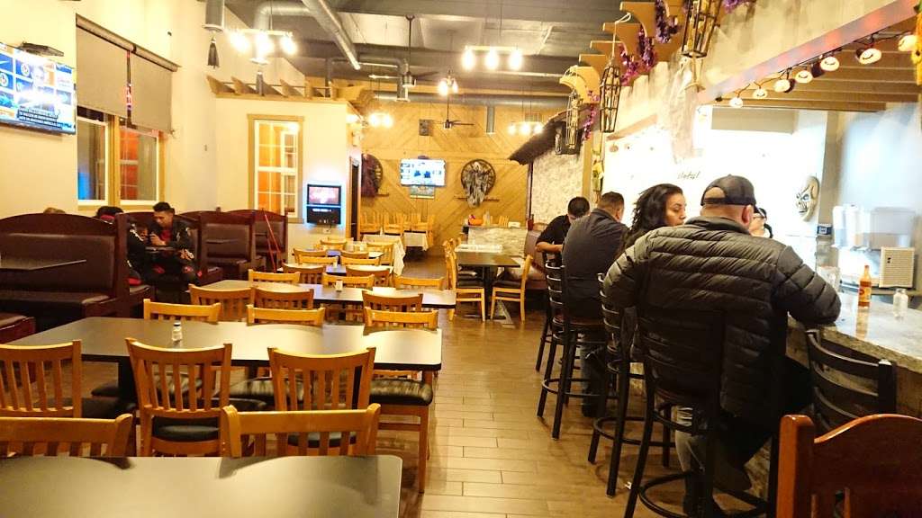 La Flama De Oro | 746 S Lincoln Ave, Aurora, IL 60505, USA | Phone: (630) 264-7191