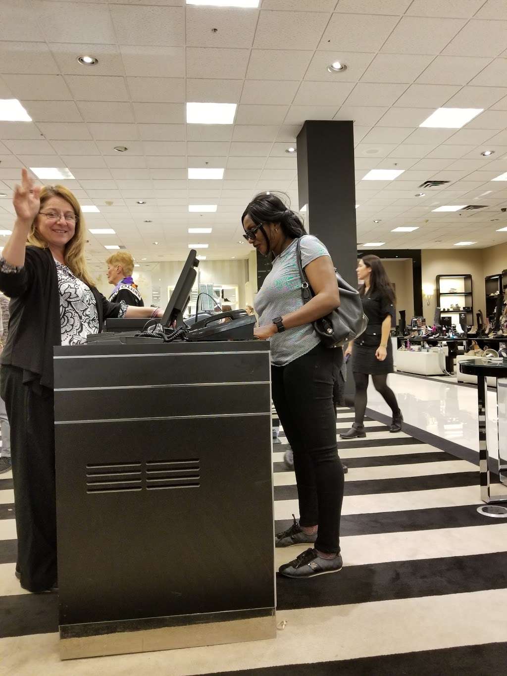 Bloomingdales Roosevelt Field Furniture | 630 Old Country Rd, Garden City, NY 11530, USA | Phone: (516) 620-6400