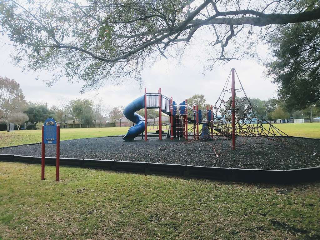 Mcnair Memorial Park | 411 Tallowood Dr, El Lago, TX 77586, USA