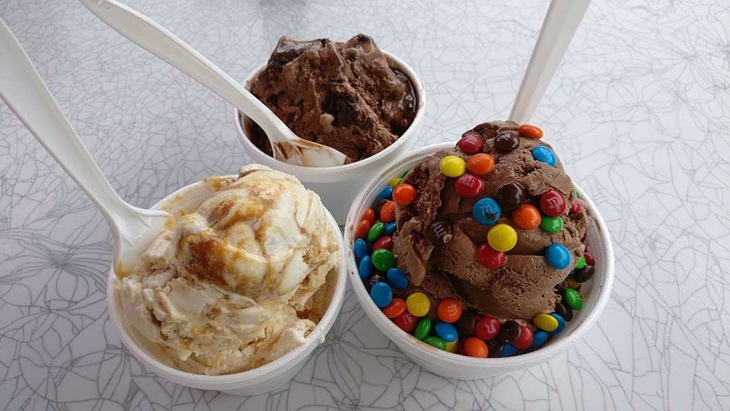 Holy Cow Ice Cream Shop | 51 Church Hill Rd, Newtown, CT 06470, USA | Phone: (203) 426-1359