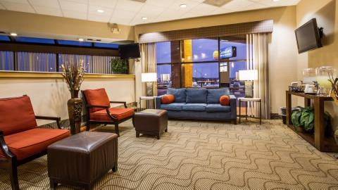 Comfort Inn & Suites Madison - Airport | 4822 E Washington Ave, Madison, WI 53704, USA | Phone: (608) 244-6265