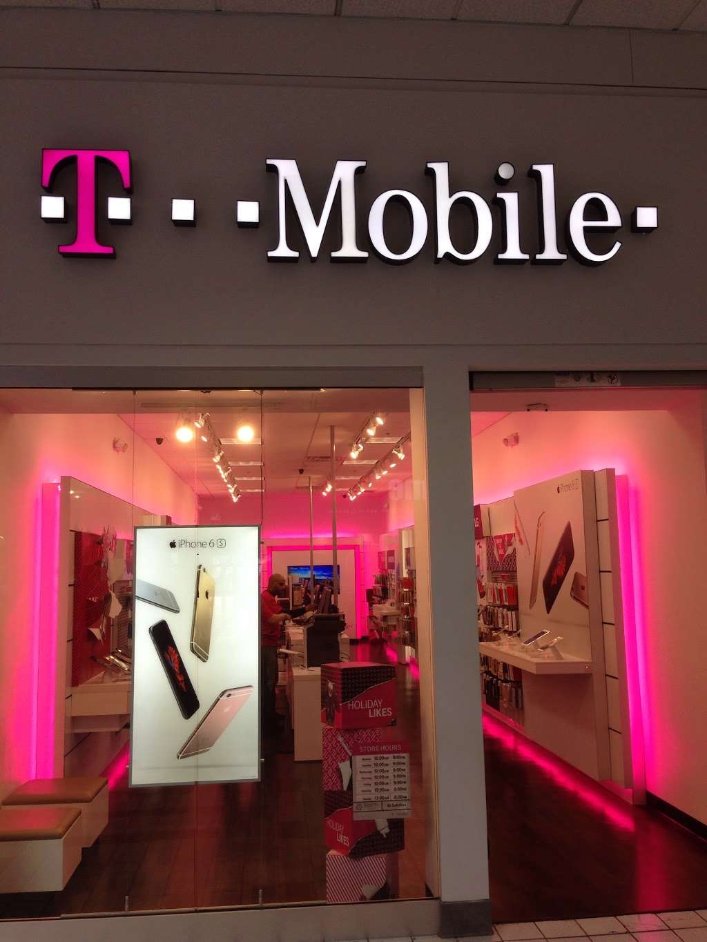 T-Mobile | 701 Route 440 South, Jersey City, NJ 07304, USA | Phone: (201) 369-0046
