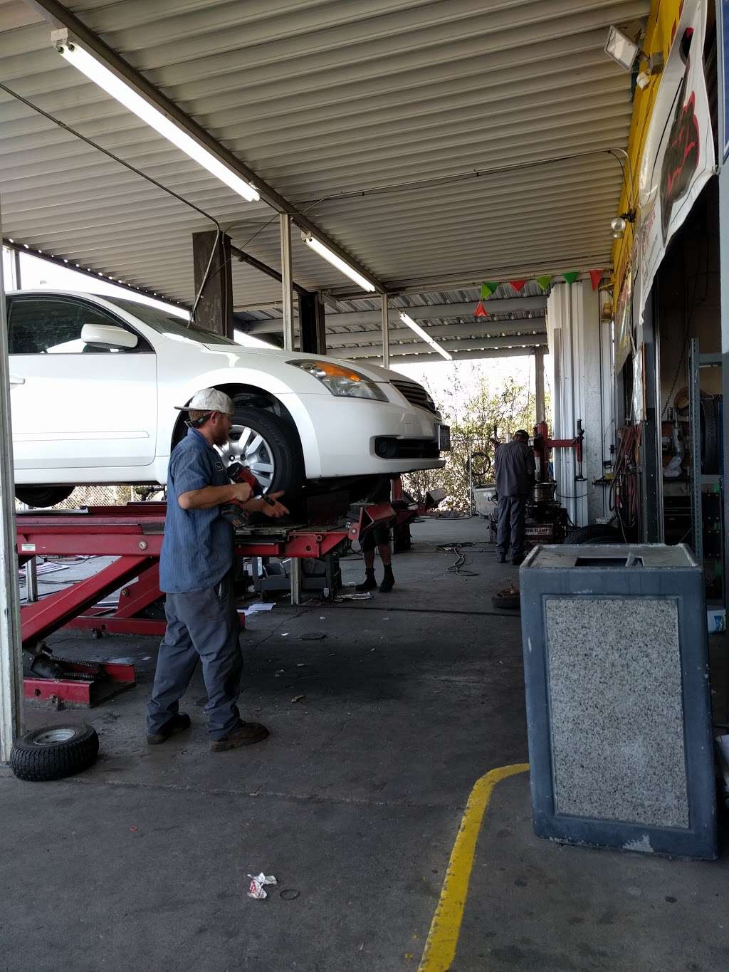 Dinosaur Tire and Road Service | 13500 Calimesa Blvd, Yucaipa, CA 92399 | Phone: (909) 795-9937