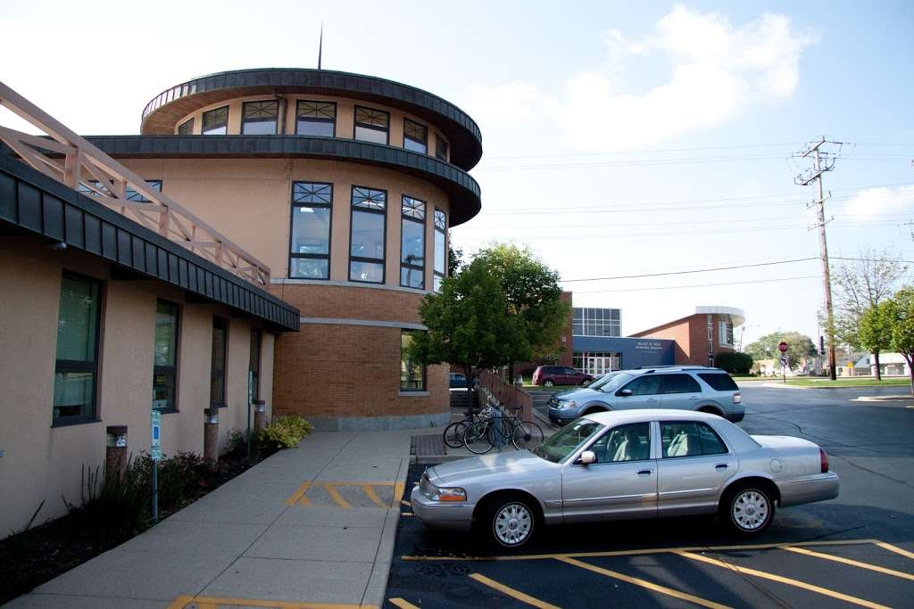 Niles-Maine District Library | 6960 W Oakton St, Niles, IL 60714, USA | Phone: (847) 663-1234