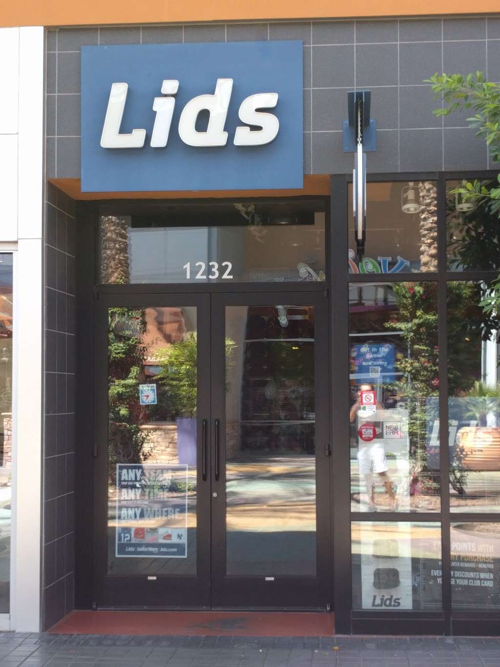 Lids | 2000 E Rio Salado Pkwy SP-C4, Tempe, AZ 85281 | Phone: (480) 303-0526