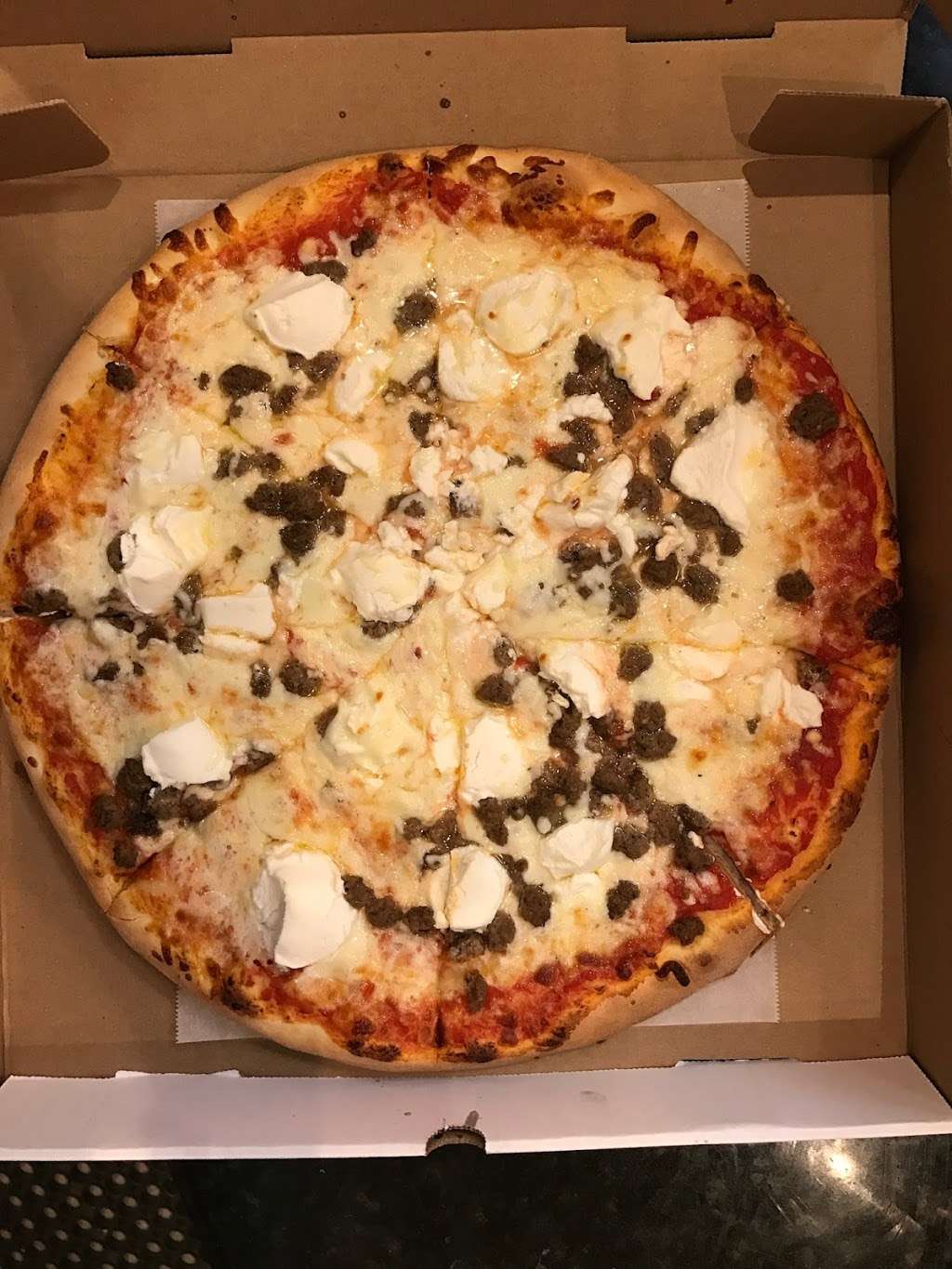 Mikeys Famous Pizzeria | 1000 S Elmora Ave, Elizabeth, NJ 07202, USA | Phone: (908) 352-4040