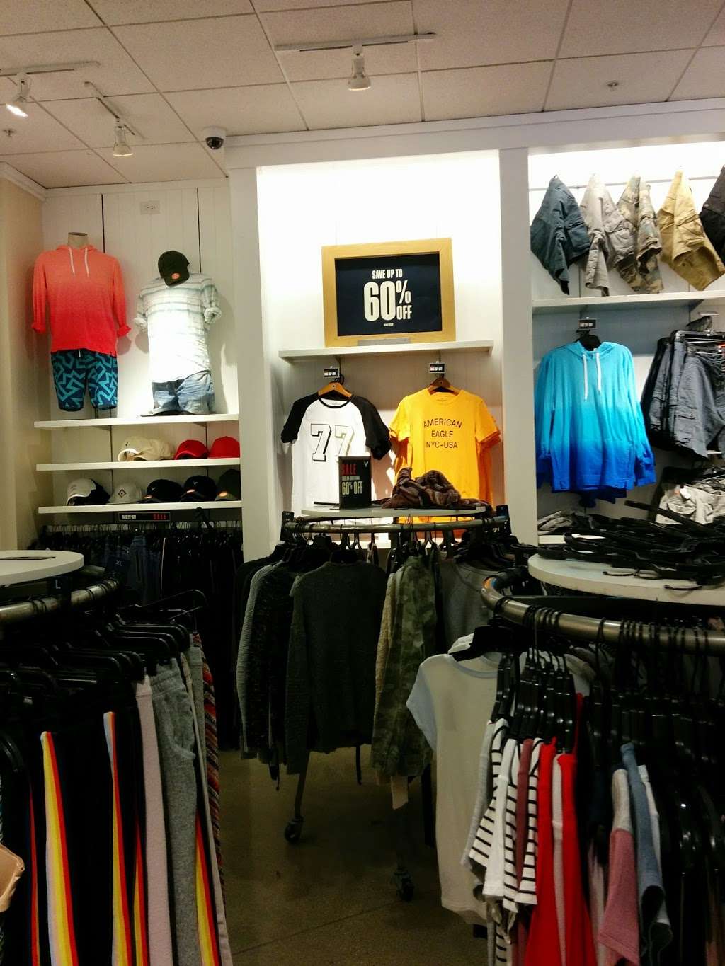 AEO Factory Store | 3005 Outlet Drive Suite E090, Edinburgh, IN 46124, USA | Phone: (812) 526-2134