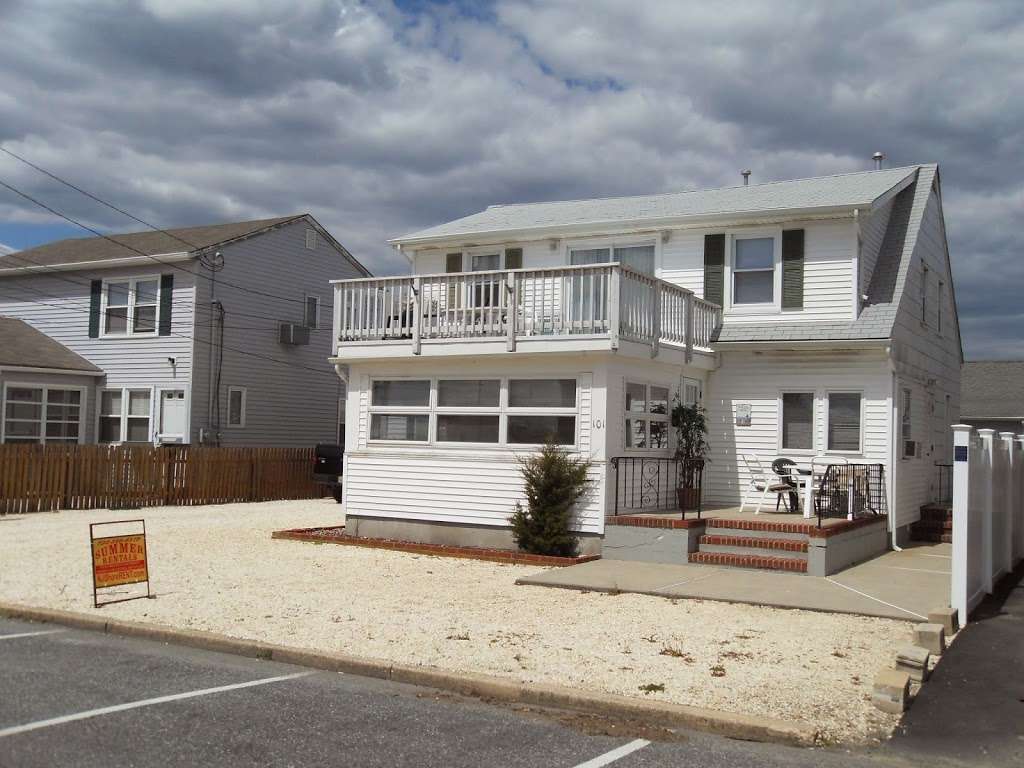 New Jersey Shore Rentals:Mike Buckleys | 57 Bay Shore Dr, Toms River, NJ 08753, USA | Phone: (732) 599-6379