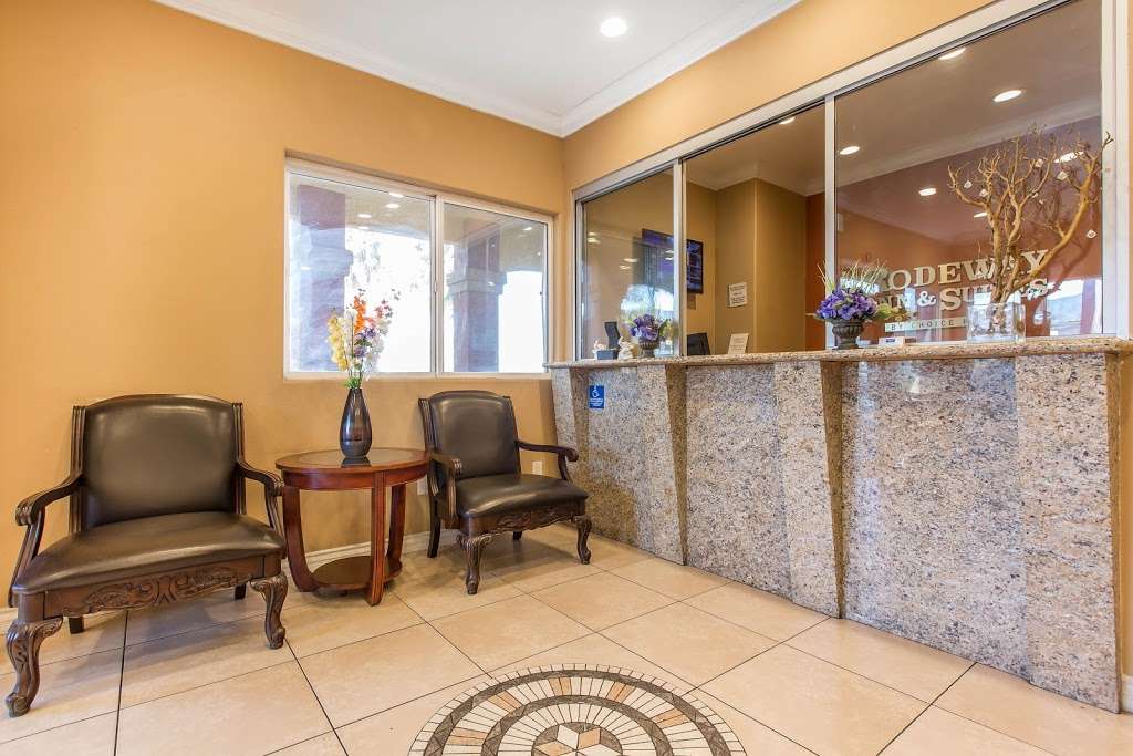 Rodeway Inn & Suites | 1701 W 6th St, Corona, CA 92882, USA | Phone: (951) 735-5500