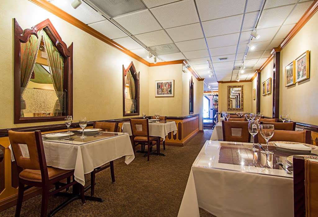 Aruns Thai Restaurant | 4156 N Kedzie Ave, Chicago, IL 60618, USA | Phone: (773) 539-1909