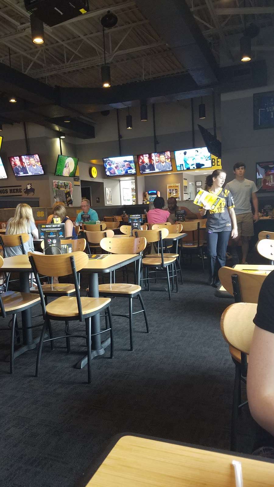 Buffalo Wild Wings | 289 George Bay Ct, Concord, NC 28027, USA | Phone: (704) 782-9464