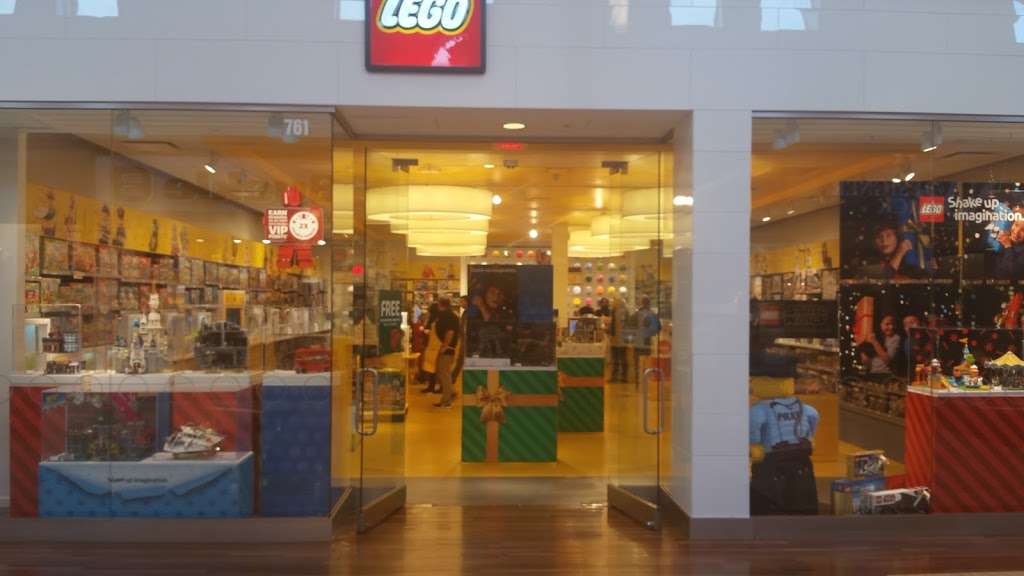 The LEGO Store | 6170 Grand Ave, Gurnee, IL 60031, USA | Phone: (847) 855-2833