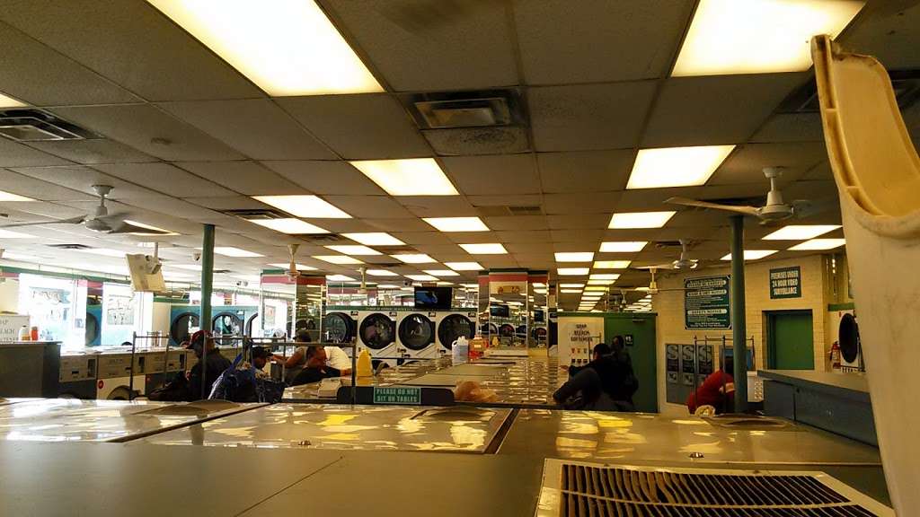 Oxon Hill Laundromat | 6175 Livingston Rd, Oxon Hill, MD 20745, USA | Phone: (301) 567-5460