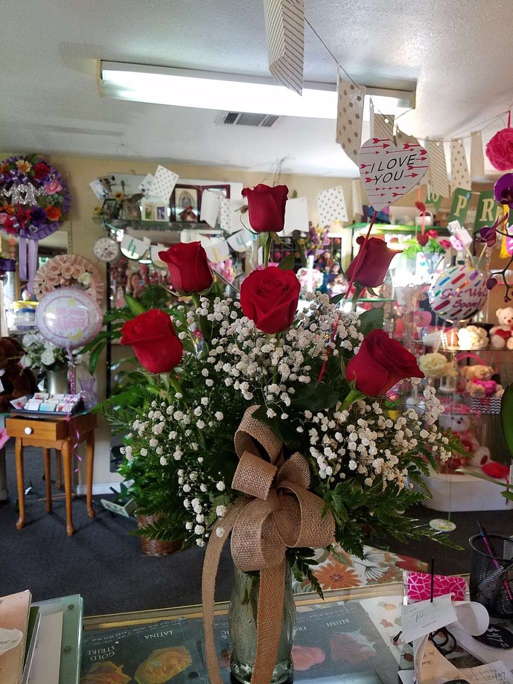 Geges Florist | 6909 Lawndale St, Houston, TX 77023, USA | Phone: (713) 921-6363