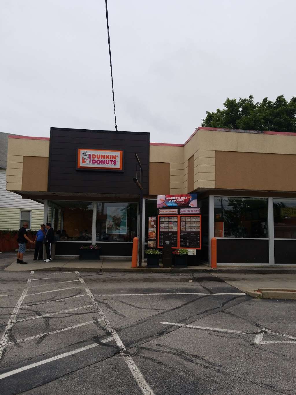 Dunkin | 235 Taunton Ave, East Providence, RI 02914 | Phone: (401) 434-9815