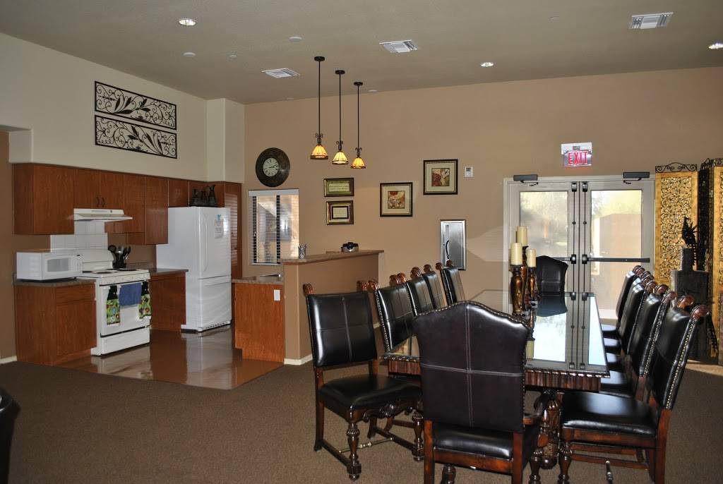 Avondale Haciendas - Senior Housing | South, 910 Dysart Rd, Avondale, AZ 85323, USA | Phone: (623) 925-5750