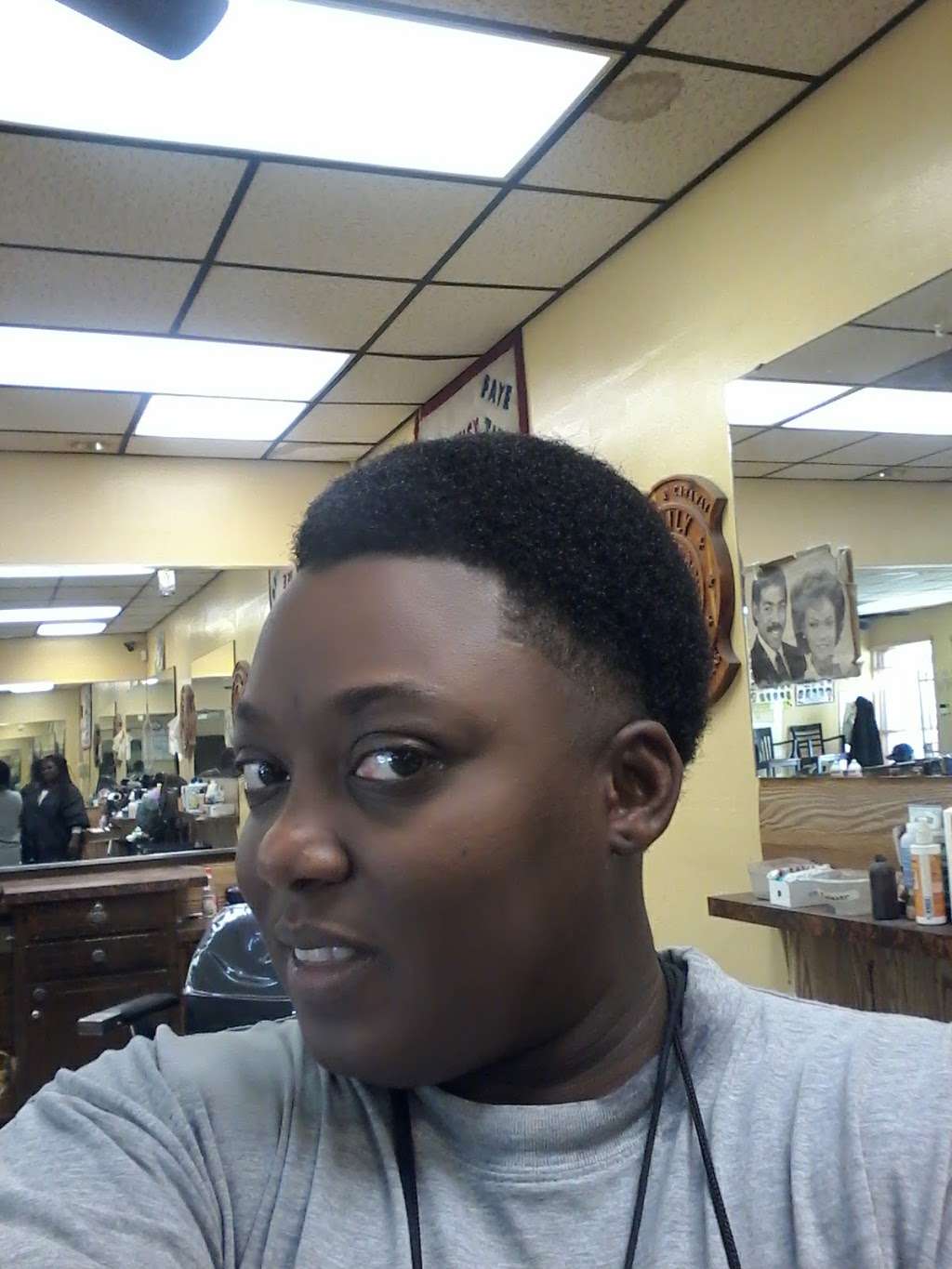 Busy Bee Barber Shop | 4611 Kelley St, Houston, TX 77026, USA | Phone: (713) 631-9331