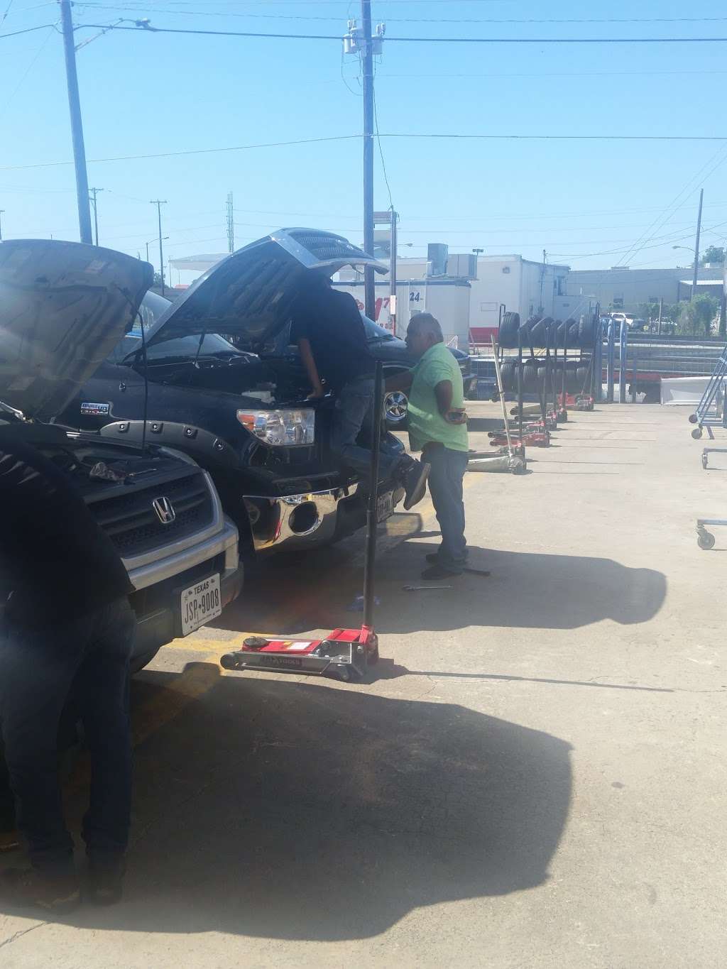 Rodriguez Auto Center | 2521 S Presa St, San Antonio, TX 78210, USA | Phone: (210) 534-4440