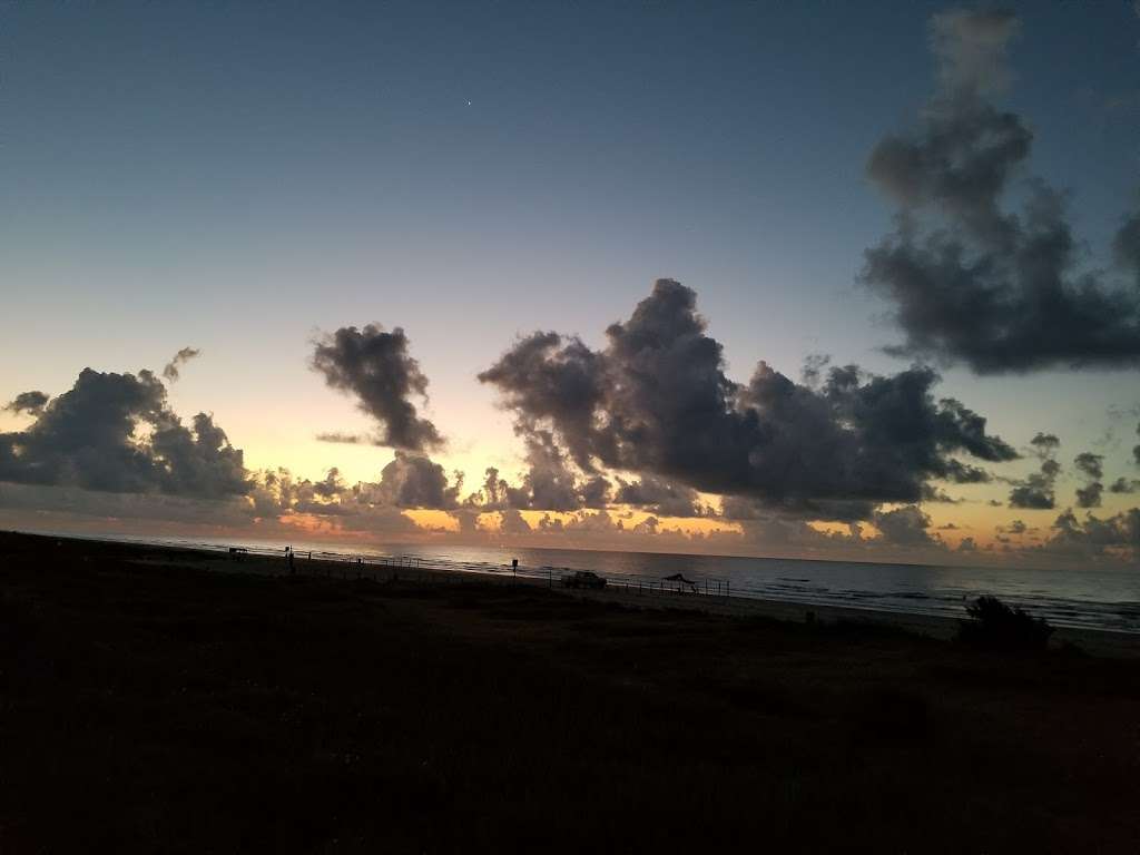 Rusty Hook | 23230 Termini-San Luis Pass Rd, Galveston, TX 77554, USA | Phone: (409) 737-2477