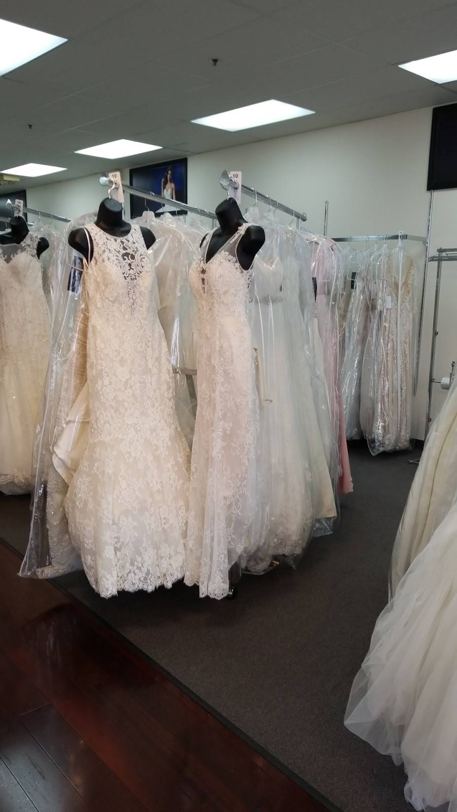 Minervas Bridal & Prom Outlet | 730 W Sand Lake Rd #120, Orlando, FL 32809, USA | Phone: (407) 250-5855