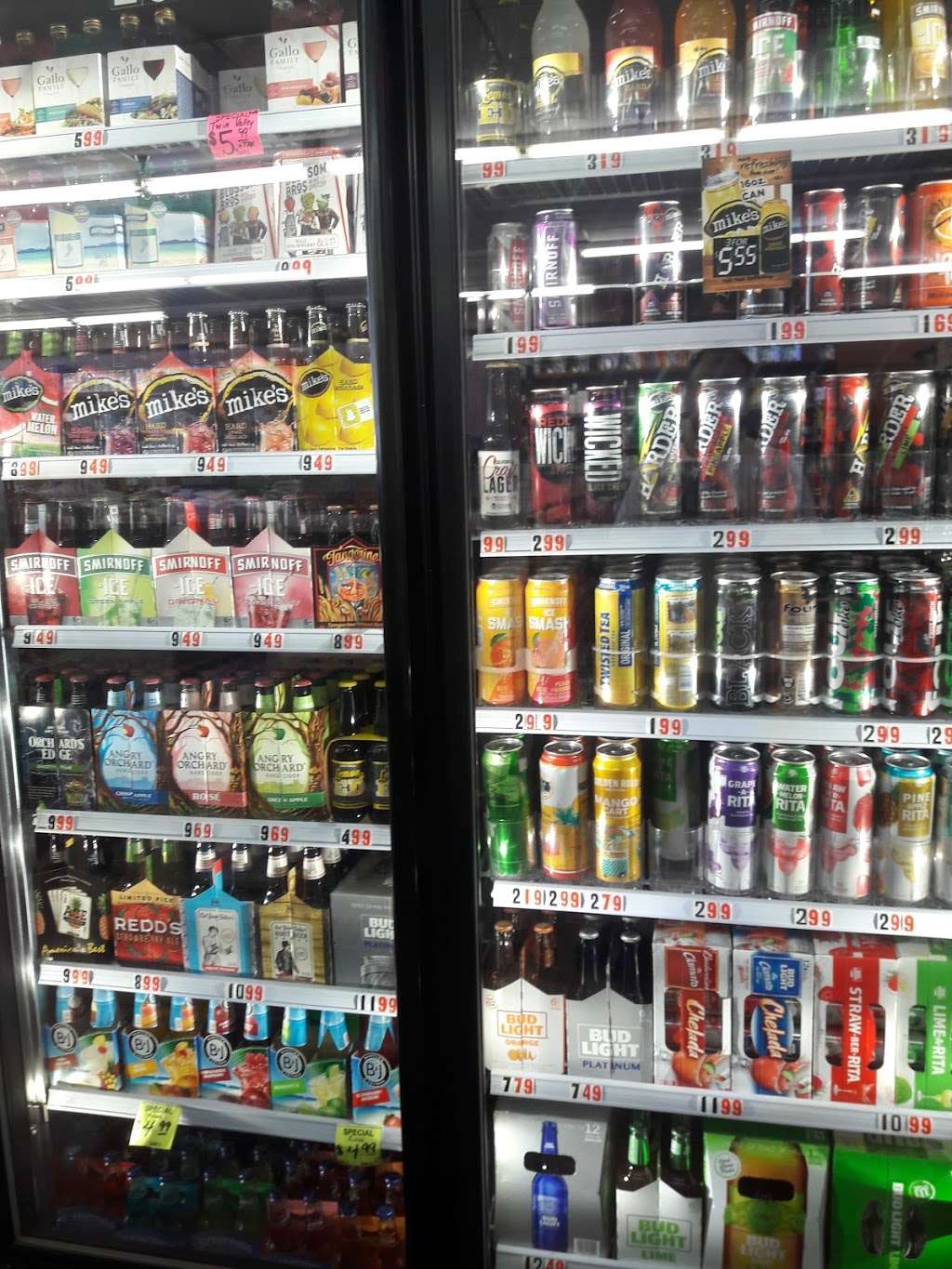 J & J Liquor | 31087 Riverside Dr, Lake Elsinore, CA 92530 | Phone: (951) 674-6742