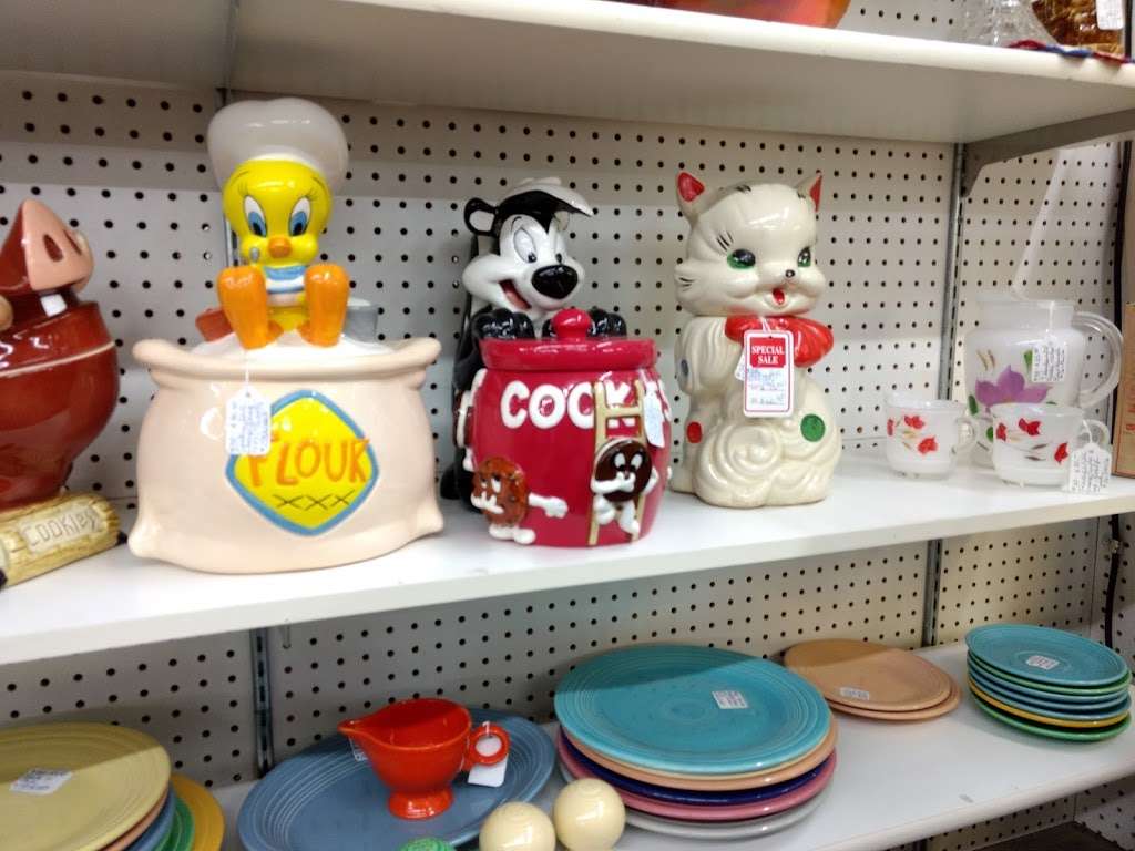 Keepers Antique Mall | 26718 SE Outer Rd, Harrisonville, MO 64701 | Phone: (816) 380-7175