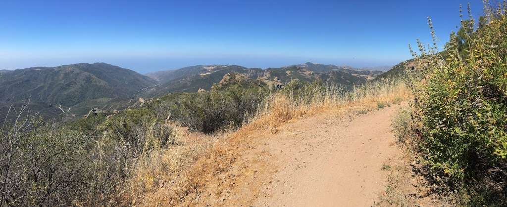 Backbone Trail Trailhead - Yerba Buena Parking Lot | Backbone Trail, Malibu, CA 90265, USA