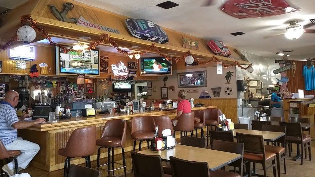 Castaways Restaurant | 23525 FL-40 W, Astor, FL 32102 | Phone: (352) 759-2213