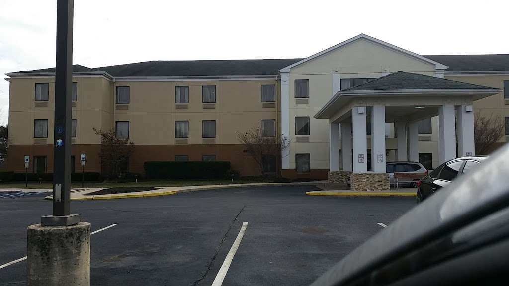 Holiday Inn Express & Suites Burlington - Mount Holly | 18 Western Dr, Westampton, NJ 08060, USA | Phone: (609) 702-5800