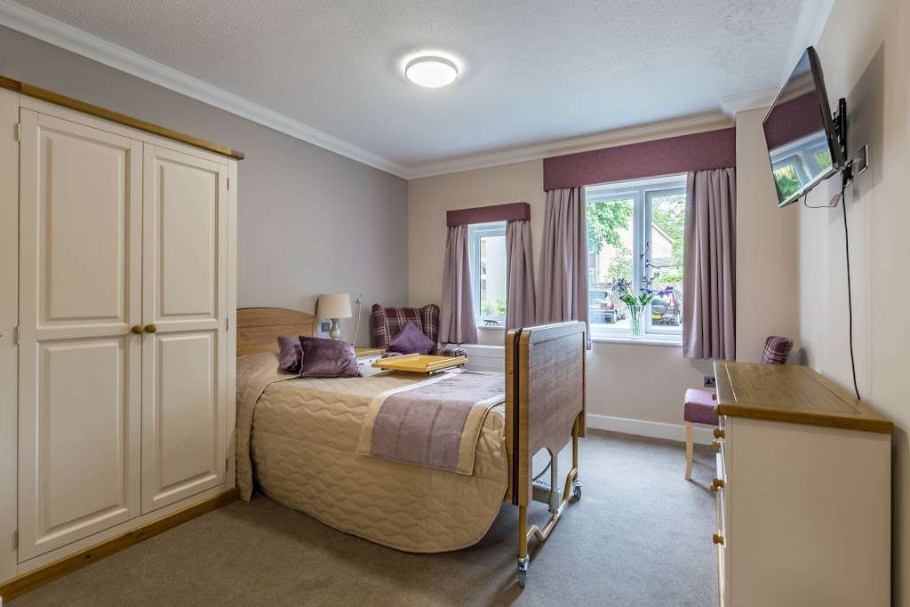 Barchester - Lynde House Care Home | 28 Cambridge Park, Twickenham TW1 2JB, UK | Phone: 020 8892 4772