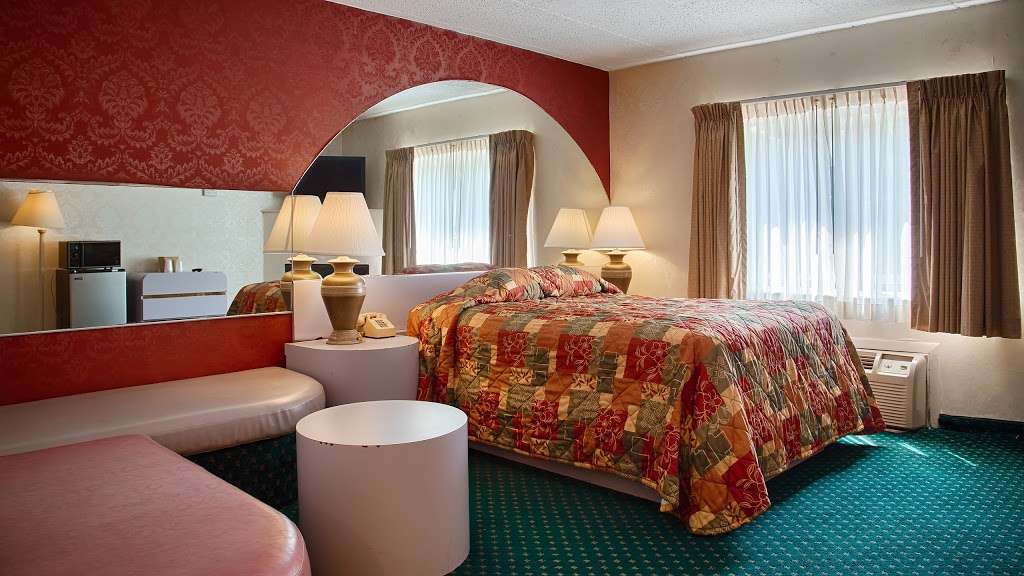 La Mirage Motor Inn | 3775 US-1, Monmouth Junction, NJ 08852 | Phone: (732) 297-2400