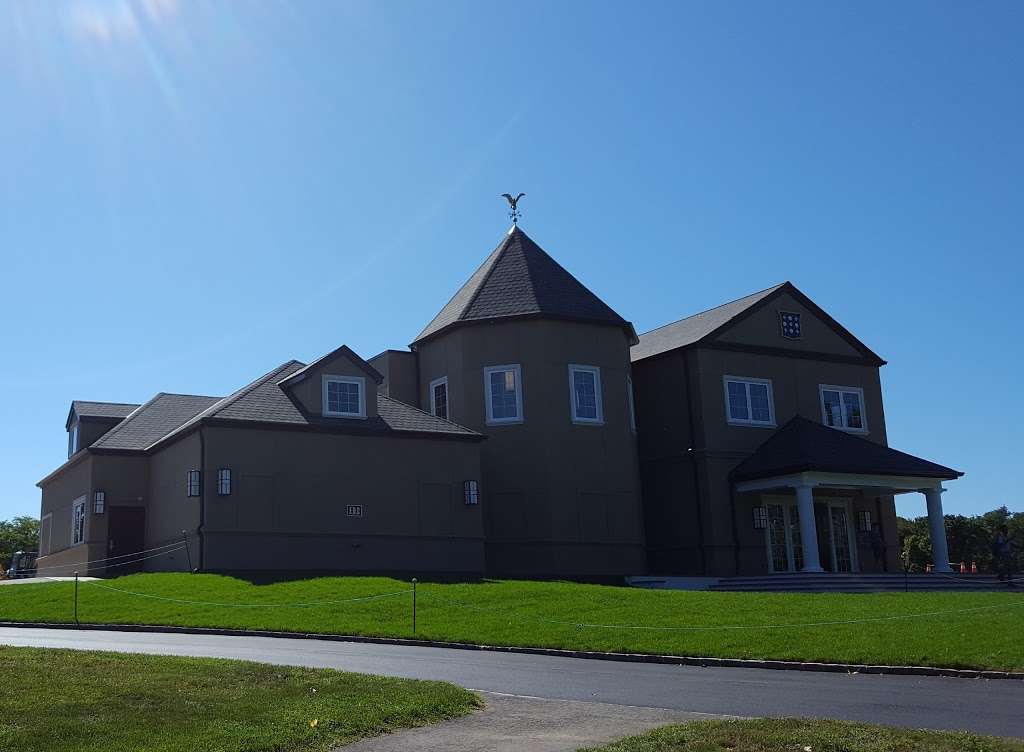 Portledge Upper School | 355 Duck Pond Rd, Locust Valley, NY 11560, USA | Phone: (516) 750-3100