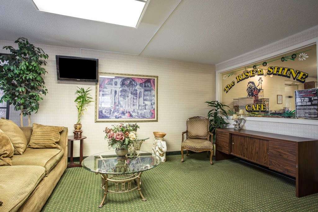 Econo Lodge | 3100 Cloverleaf Pkwy, Kannapolis, NC 28083, USA | Phone: (704) 786-3100