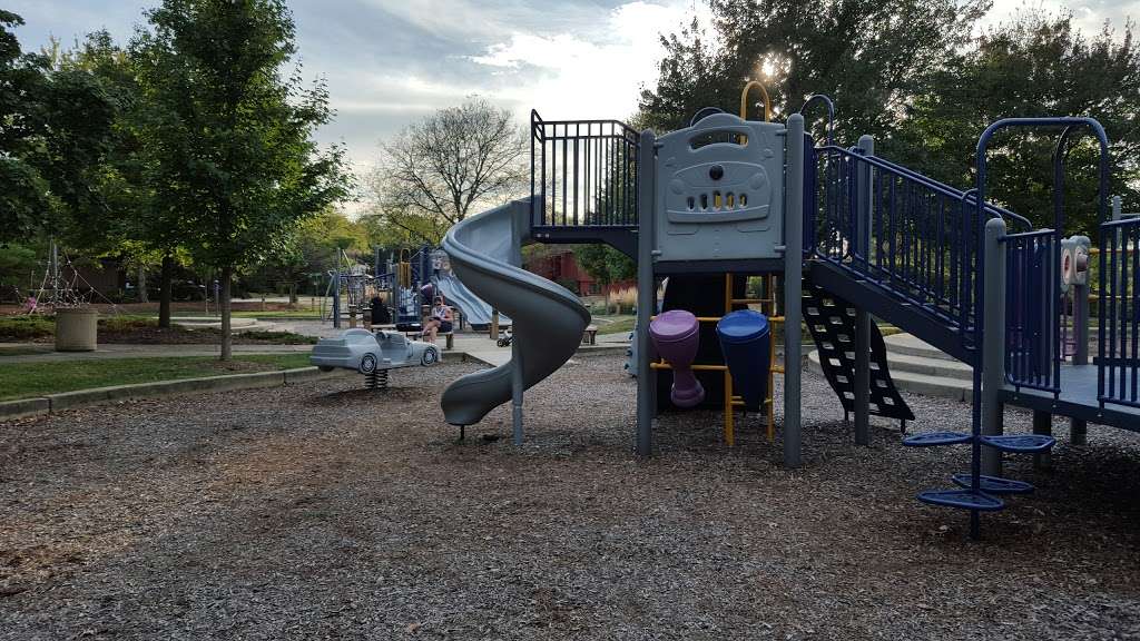 Mending Wall Park | Woodridge, IL 60517, USA | Phone: (630) 353-3300