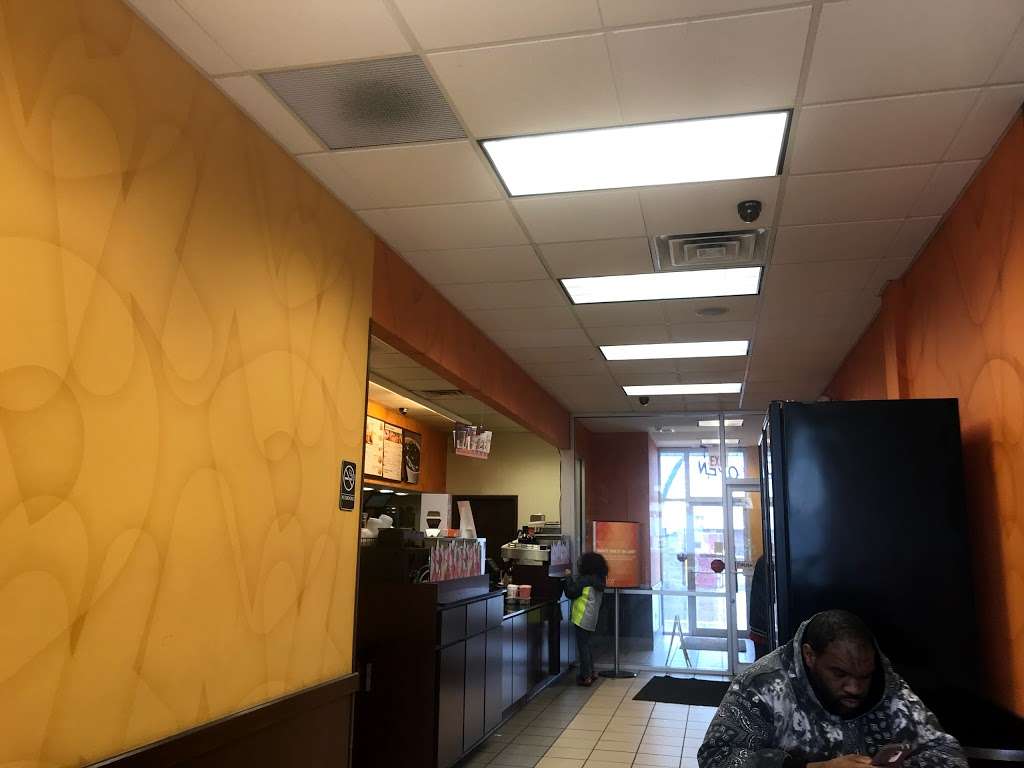 Dunkin | 120 W 87th St, Chicago, IL 60620, USA | Phone: (773) 846-5891