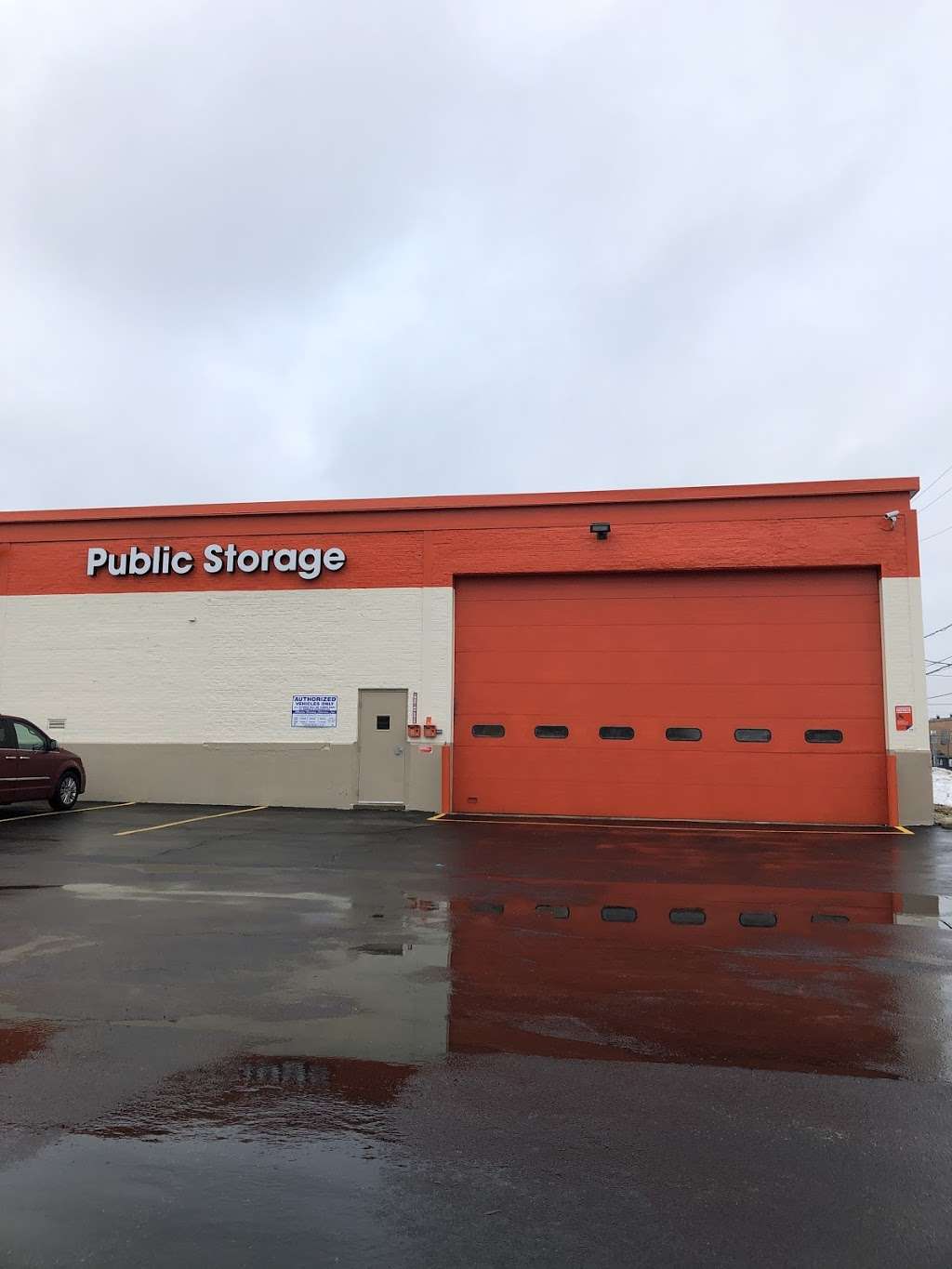 Public Storage | 3320 W Lake Ave, Glenview, IL 60026, USA | Phone: (847) 503-0513