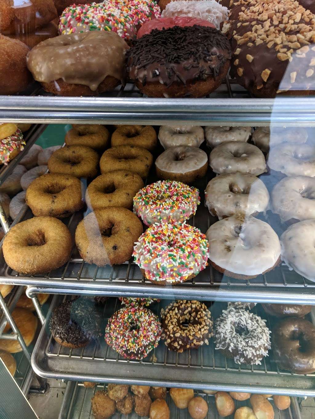 Kims Donuts | 4421 Las Posas Rd, Camarillo, CA 93010, USA | Phone: (805) 484-8374