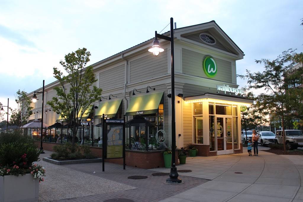 Wahlburgers | 19 Shipyard Dr, Hingham, MA 02043, USA | Phone: (781) 749-2110